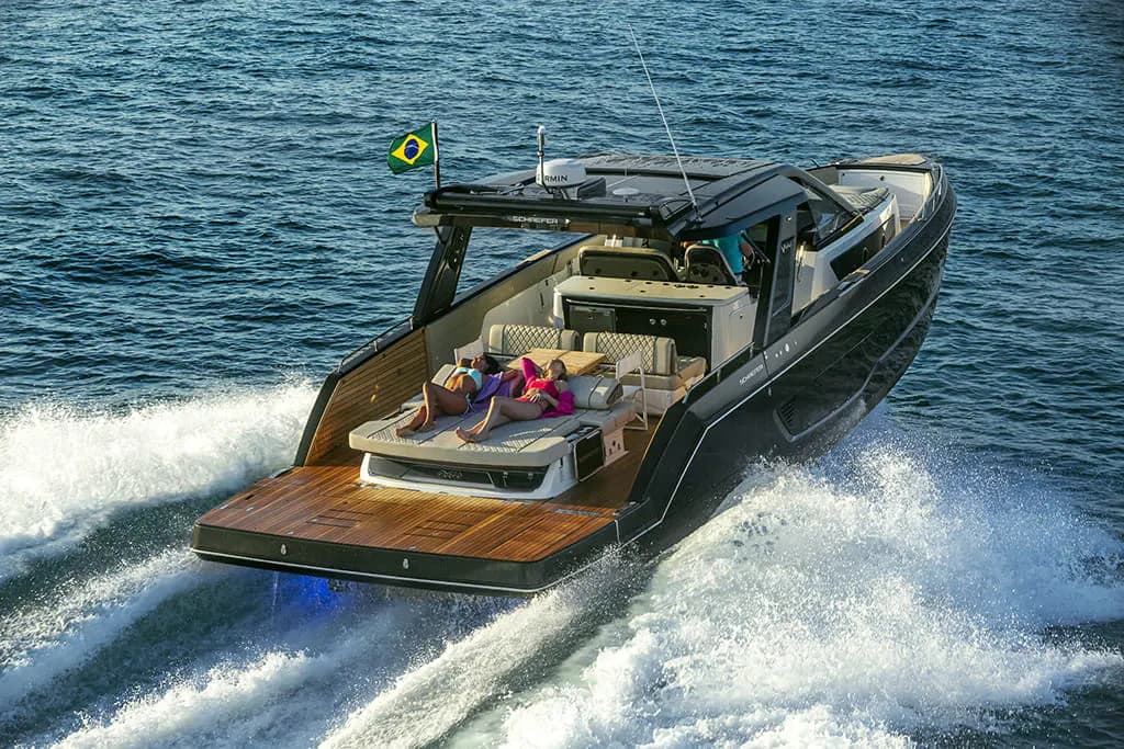 SCHAEFER YACHTS V44 triple outboards, view 2