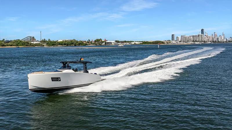 Tesoro T40, exterior view